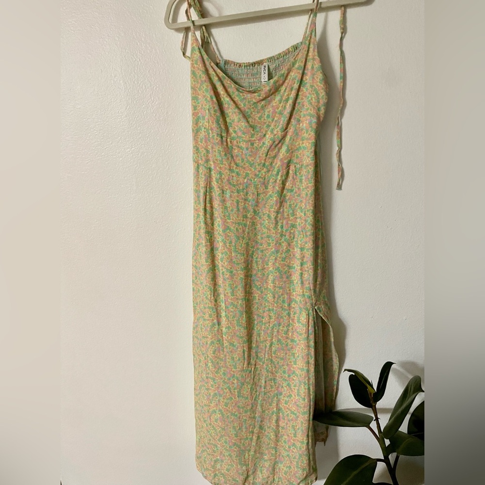 RVCA soft cotton floral size large, front slit dress, tie strings